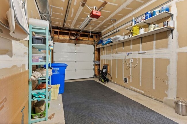 Building Photo - 1043 SE 34th Ave
