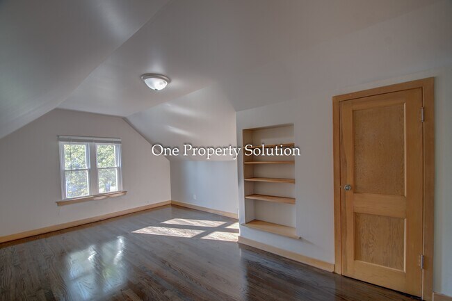 Building Photo - 700 E 36th Ave