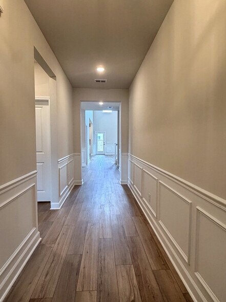 Building Photo - 5361 Crinum Lilly