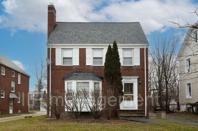 Primary Photo - University Heights 4bed gorgeous 2nd Floor...