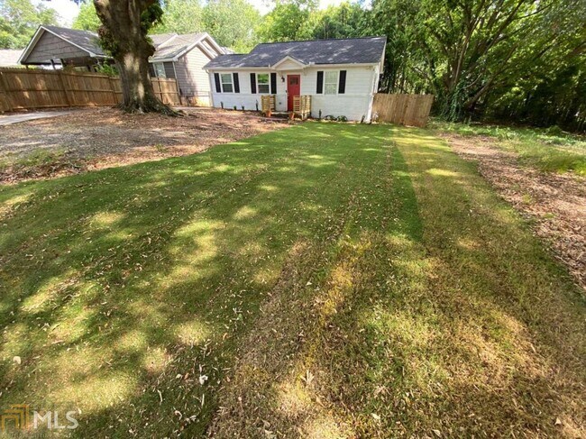 Building Photo - 1127 Dobbs Dr SE