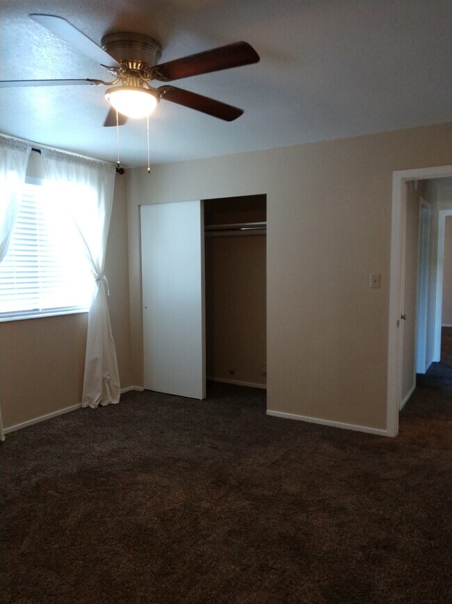 Building Photo - 207 S 600 E