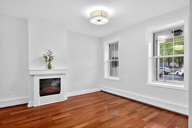 Building Photo - 382 Webster Ave
