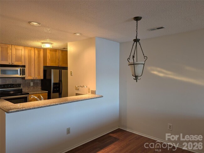 Building Photo - 943 Southwest Dr