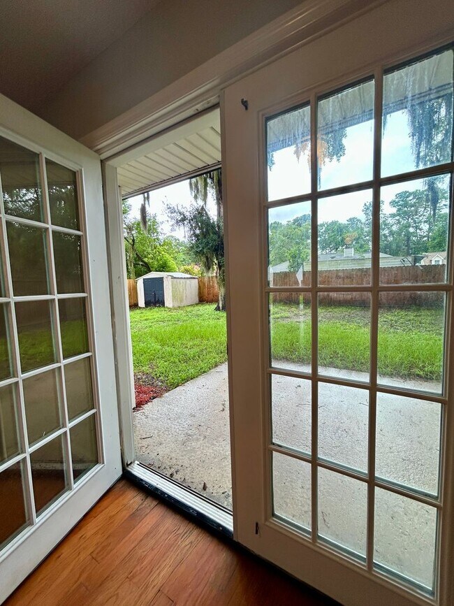 Building Photo - Newly Remodeled 3 Bedroom, 2 bath home with bonus room in Coffee Bluff Area.