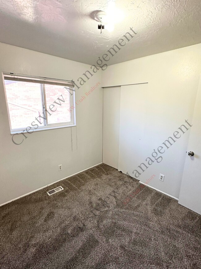 Building Photo - 1214 4700 S