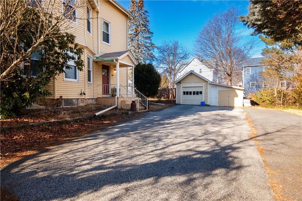 Building Photo - 40 E Barrows St