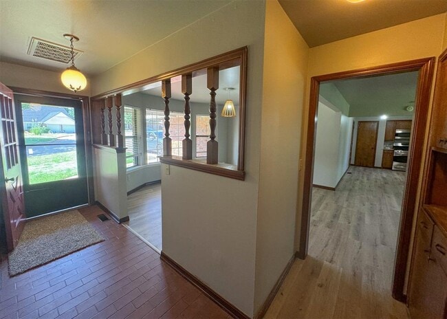 Building Photo - 345 Travis Cir