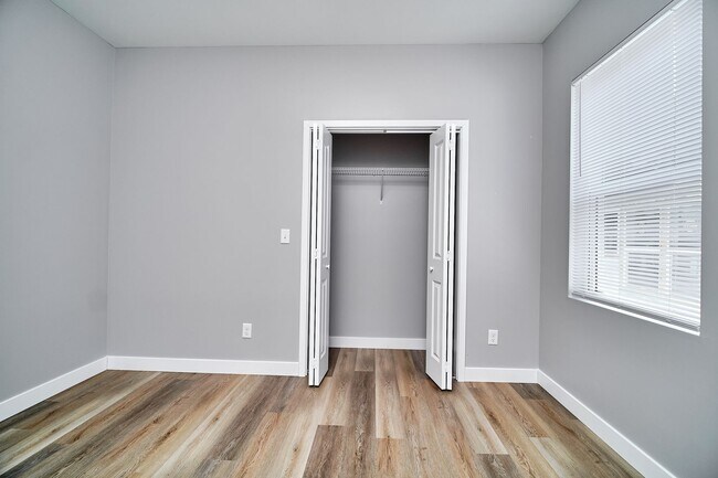 Building Photo - 415 Dequincy St