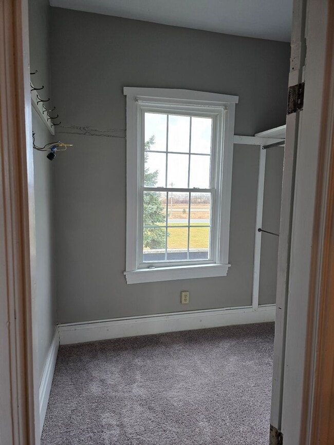 Building Photo - 2 Bedroom Farmhouse in Middletown