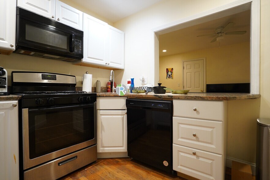 Building Photo - 62 Egmont St