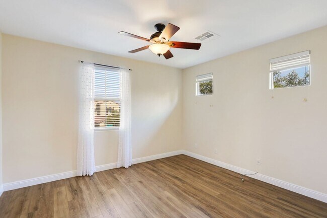 Building Photo - Summerlin Vistas Pool Home w/ Bed and Bath...