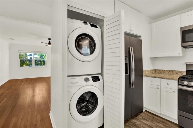 Building Photo - 109 12th Ave N