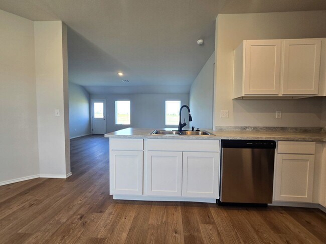 Building Photo - New Construction 3 bedroom Home in Shawnee