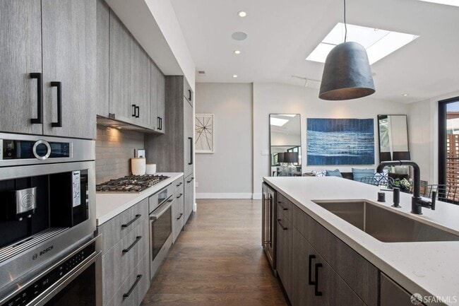 Building Photo - 903 Minnesota St