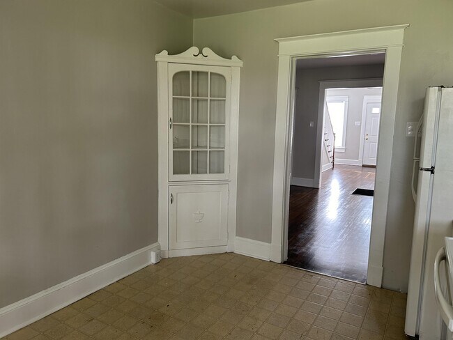 Building Photo - 652 Virginia Ave