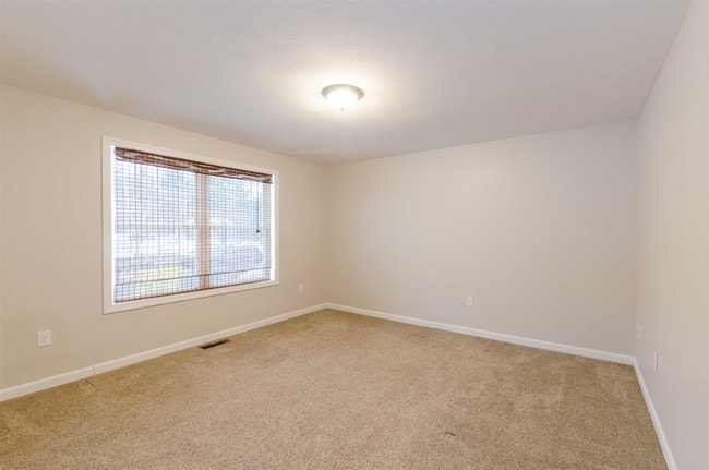 Building Photo - 60 Russell Hill Rd