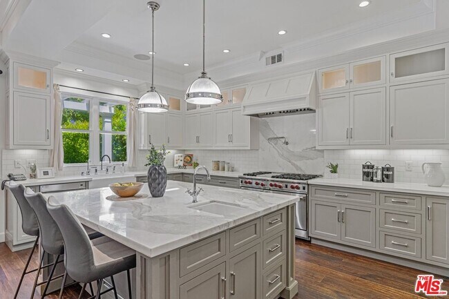 Building Photo - 14917 Valley Vista Blvd