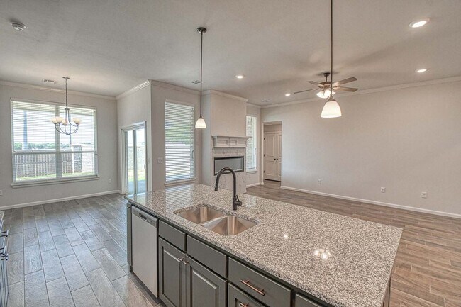 Building Photo - Beautiful Home in Summit Lakes!
