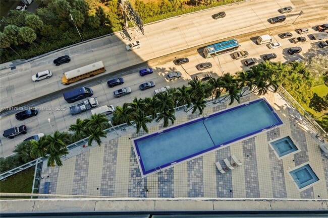 Building Photo - 601 NE 36th St