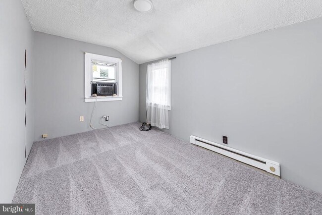 Building Photo - 114 E Millbrooke Ave