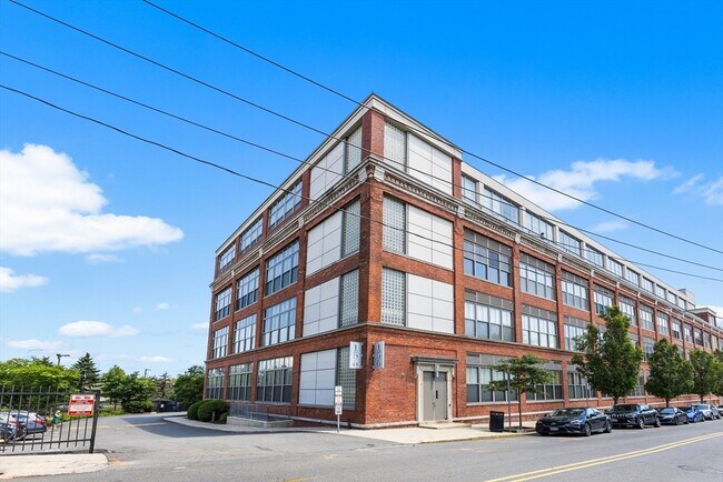 Building Photo - 156 Porter St
