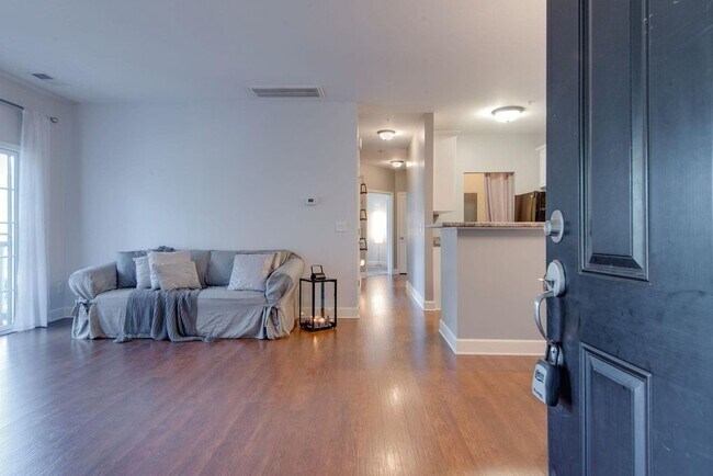 Building Photo - 8231 Lenox Creekside Dr