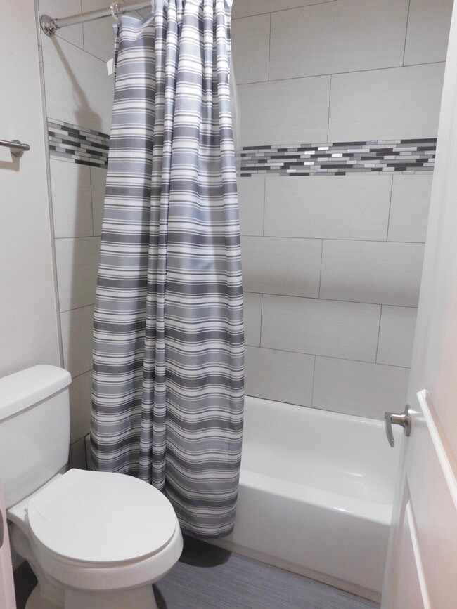 Building Photo - 4803 Forest Ct