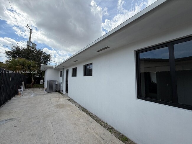 Building Photo - 9410 SW 55th St