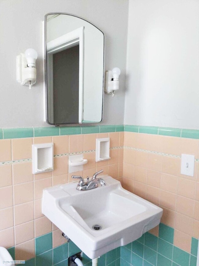 Building Photo - 3025 Clifton Ave