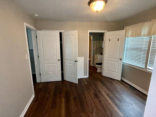 Building Photo - 3 bedroom 1.5 bathroom house