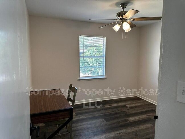 Building Photo - 201 Waters St