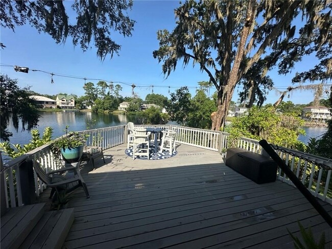 Building Photo - 109 Palmera Ln