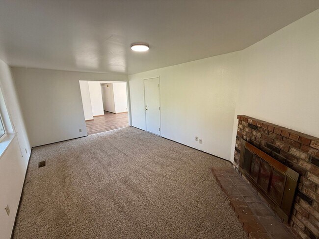 Building Photo - 1488 Palace Dr NE