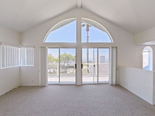 Building Photo - 617 E Avenida San Juan