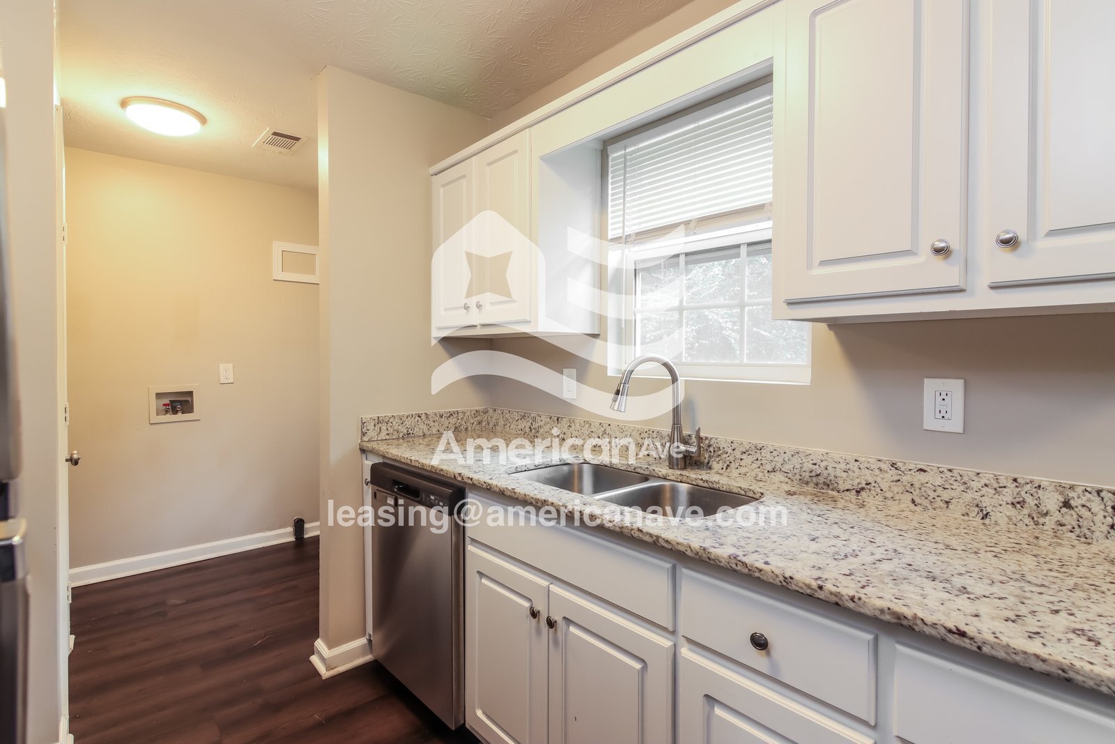 Building Photo - 1544 Holland Ave