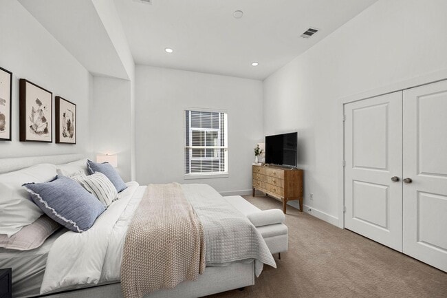 Building Photo - 1570 W Tidwell Rd