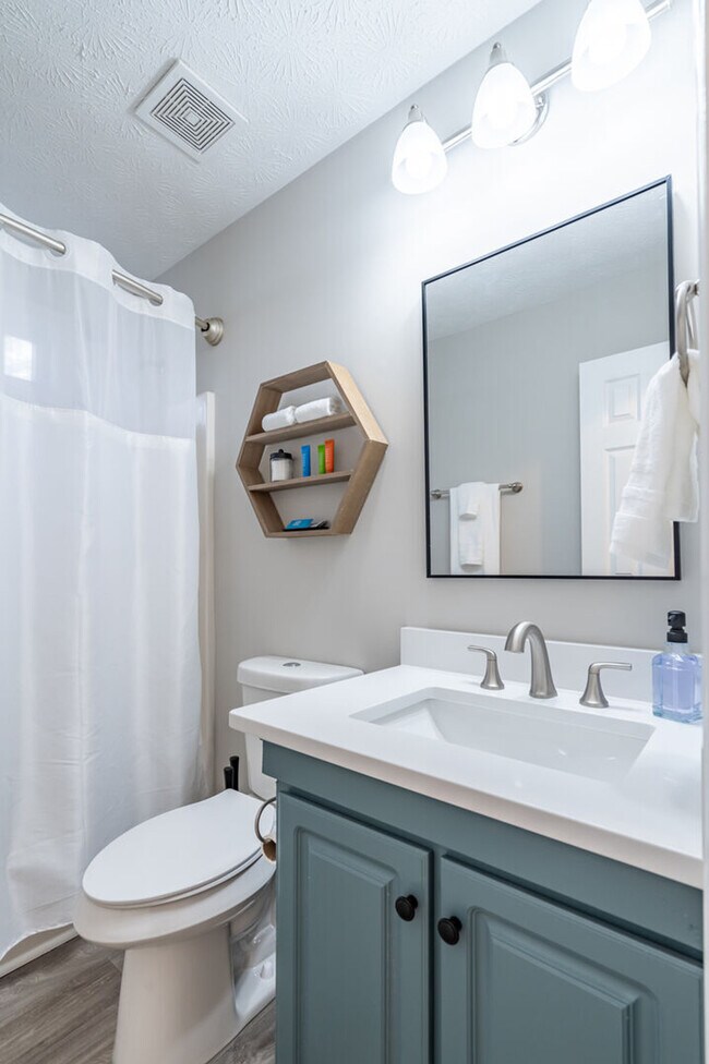 Building Photo - 104 Kingston Pointe Dr