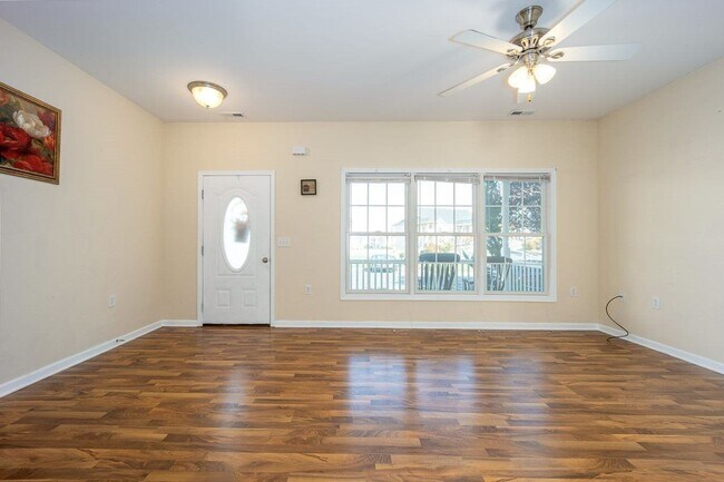 Building Photo - Liberty Square Townhouse with Upgrades!