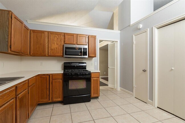 Building Photo - 2935 Auburn Dr