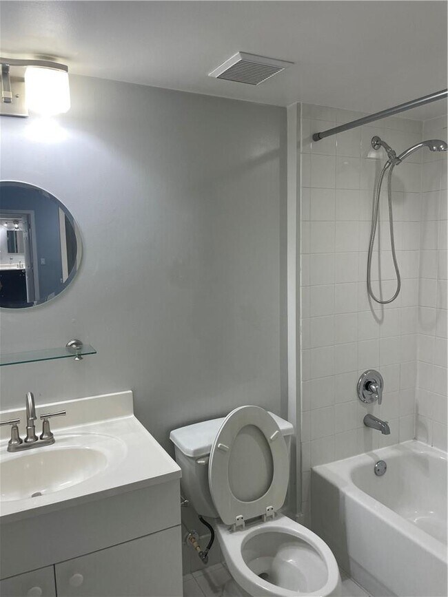 Building Photo - 2640 S University Dr