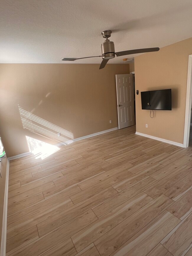 Building Photo - 652 Legacy Park Dr