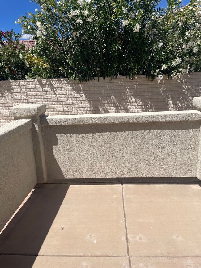 Building Photo - Newly Remodeled Townhome is St. George!