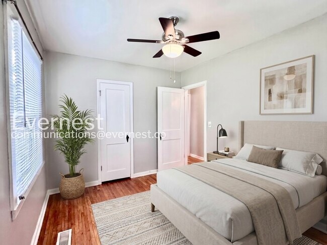 Building Photo - Charming 2-Bed/2 bath Bungalow with Modern Amenities and Ideal Location / Pet-Friendly / Availabl...