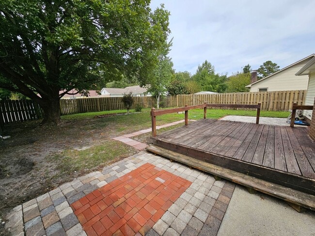 Building Photo - UPDATED Beautiful 3 bedroom 2 bathroom