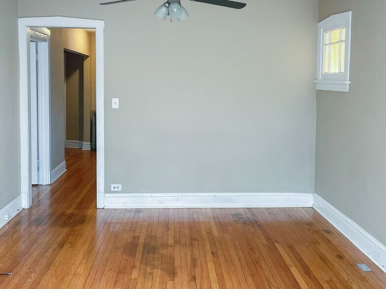 Building Photo - 5061 N Damen Ave