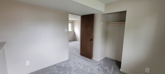 Building Photo - 3 Bedroom 1.5 Bathroom Home