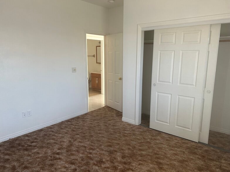 Building Photo - 10730 Garibaldi Dr