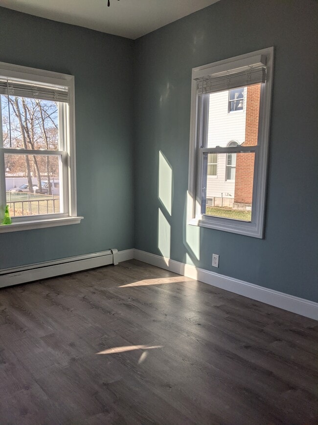 Building Photo - 15 Plandome Pl