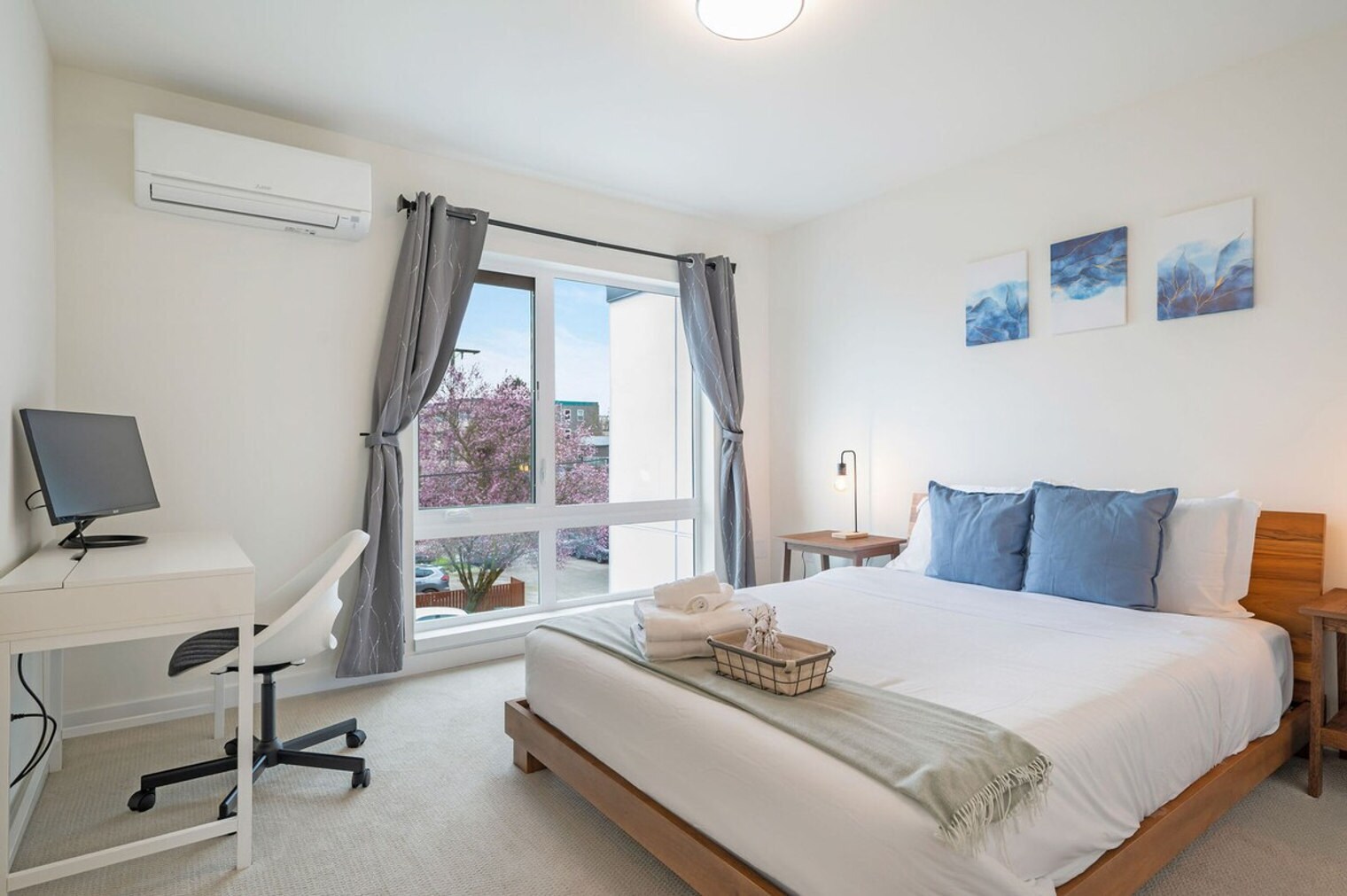 Building Photo - 4322 Winslow Pl N